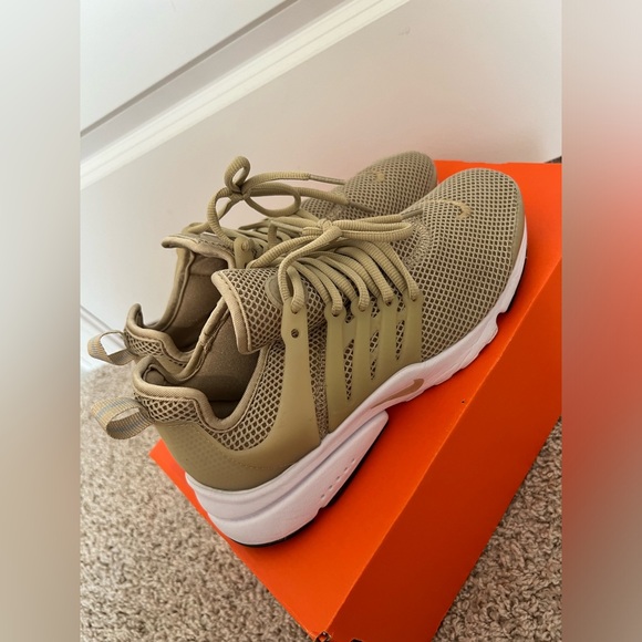 Nike Shoes - Nike Women’s Air Prestos